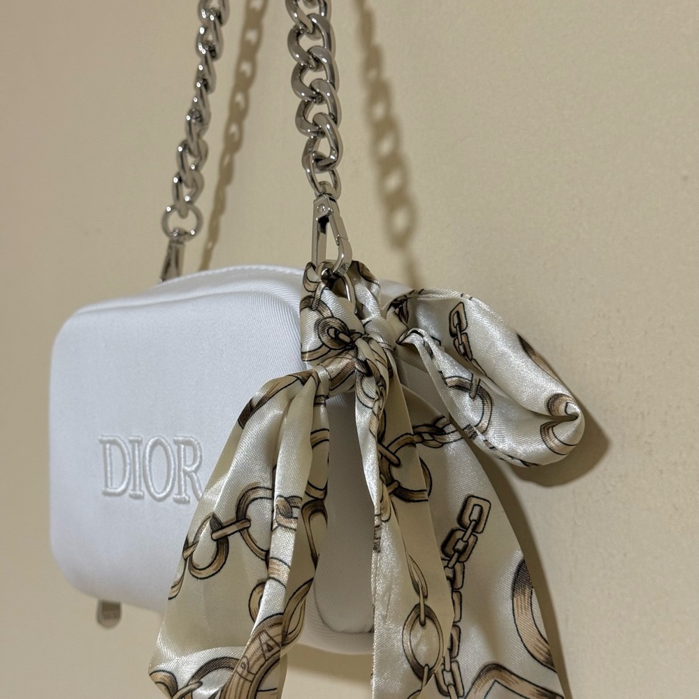 Dior off White Silver Crossbody Bag with Chain Strap - Picture 3 of 14